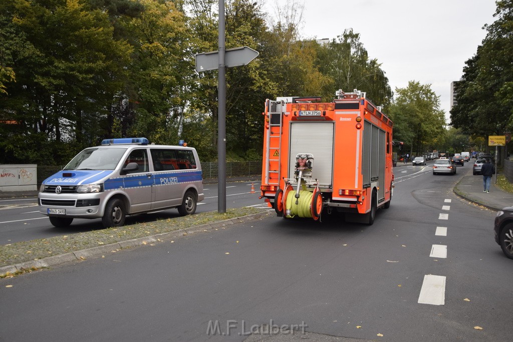 VU Bus Pkw Koeln Porz Gremberghoven Steinstr Konrad Adenauerstr P10.JPG - Miklos Laubert